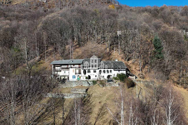 Casa semindipendente in vendita a Valchiusa