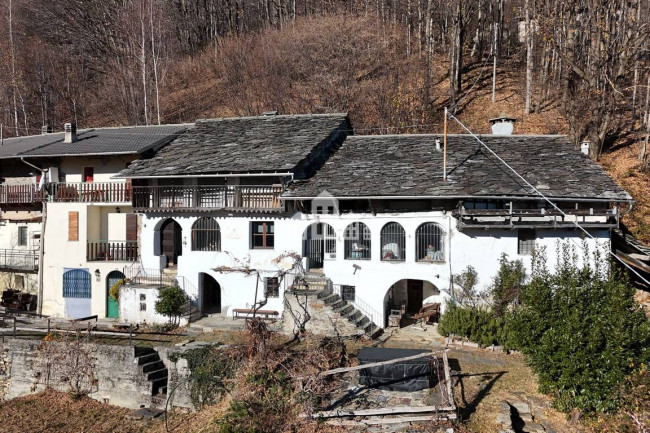 Casa semindipendente in vendita a Valchiusa