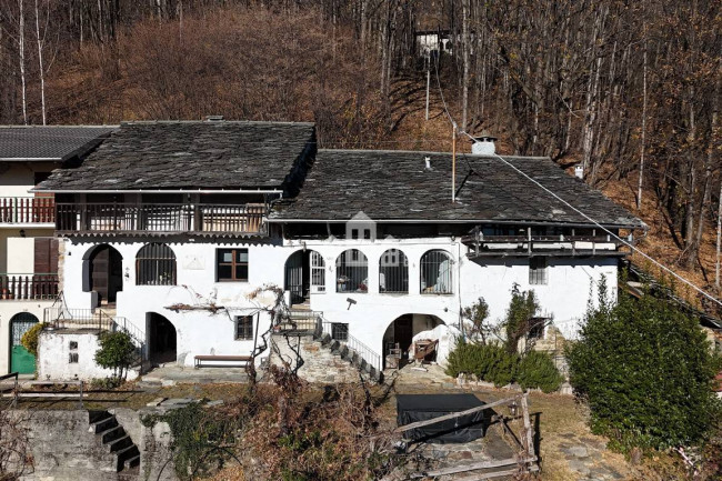 Casa semindipendente in vendita a Valchiusa