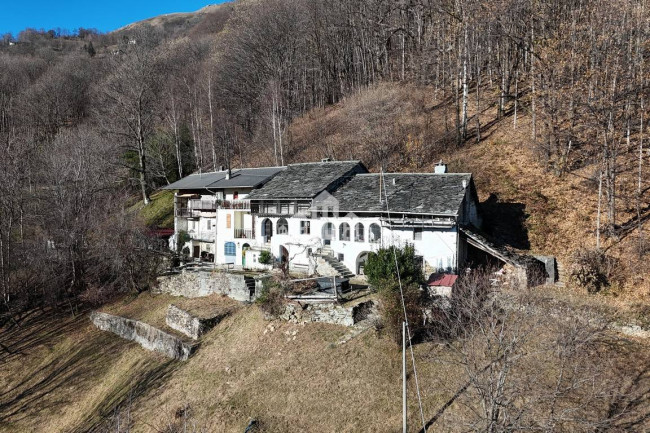 Casa semindipendente in vendita a Valchiusa