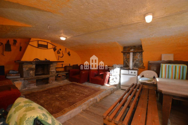 Casa semindipendente in vendita a Valchiusa