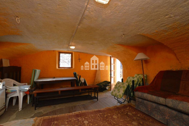 Casa semindipendente in vendita a Valchiusa