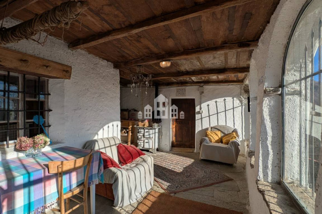 Casa semindipendente in vendita a Valchiusa