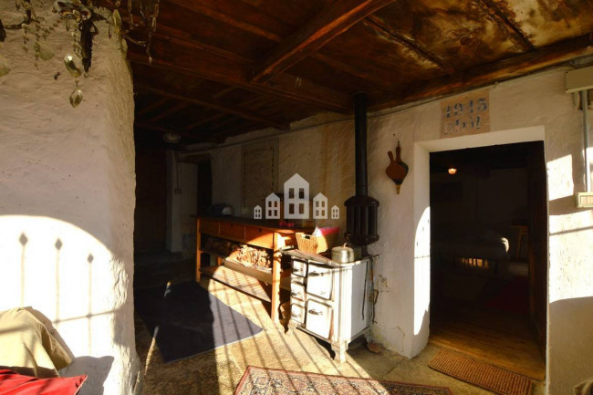 Casa semindipendente in vendita a Valchiusa