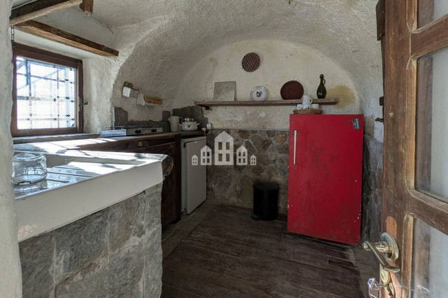 Casa semindipendente in vendita a Valchiusa