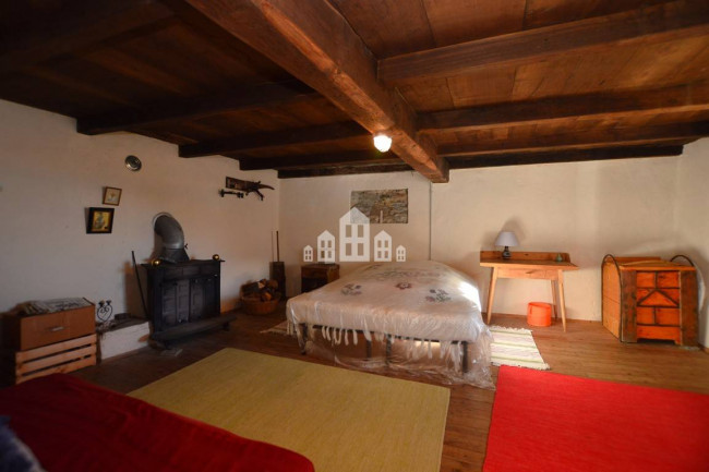 Casa semindipendente in vendita a Valchiusa