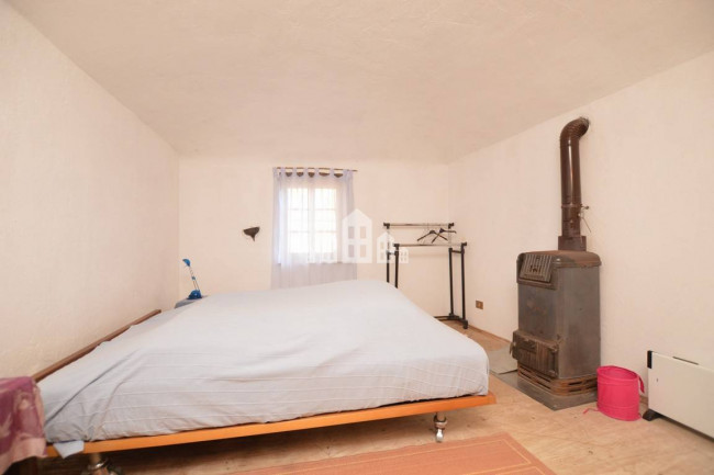 Casa semindipendente in vendita a Valchiusa