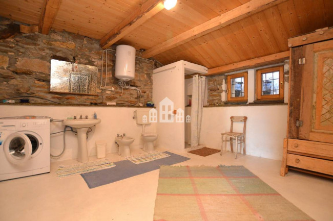 Casa semindipendente in vendita a Valchiusa