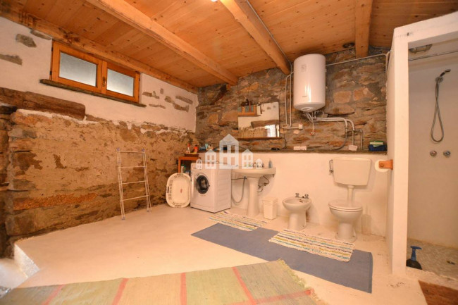 Casa semindipendente in vendita a Valchiusa