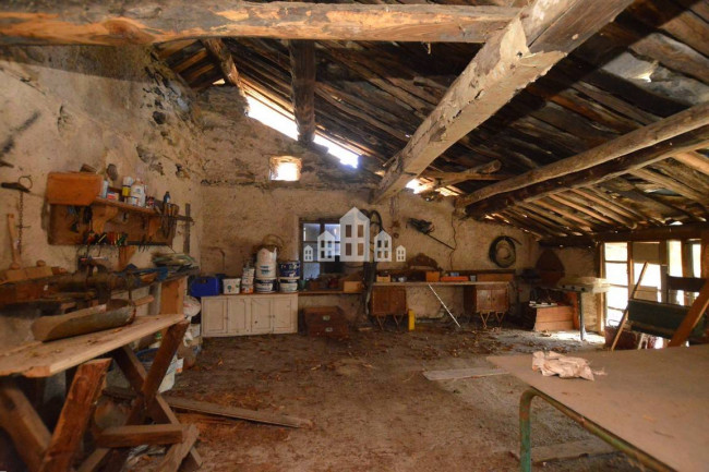 Casa semindipendente in vendita a Valchiusa