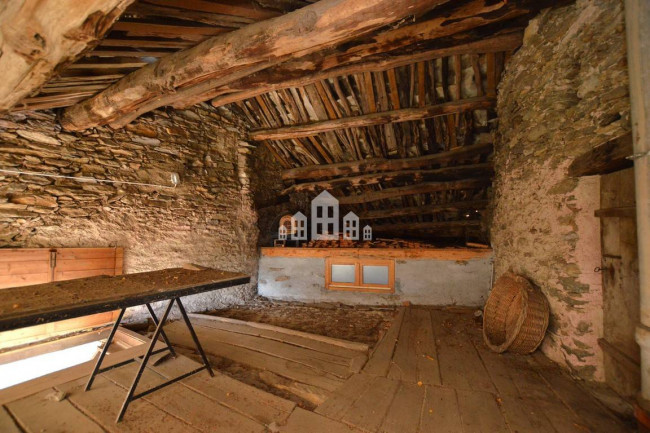 Casa semindipendente in vendita a Valchiusa