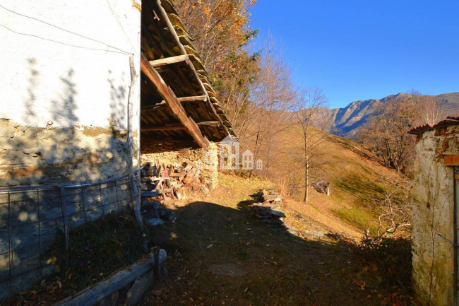 Casa semindipendente in vendita a Valchiusa