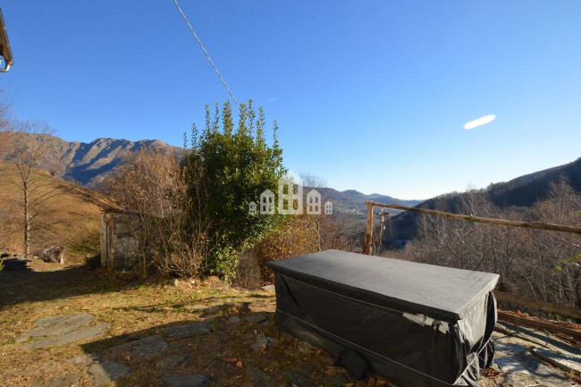 Casa semindipendente in vendita a Valchiusa