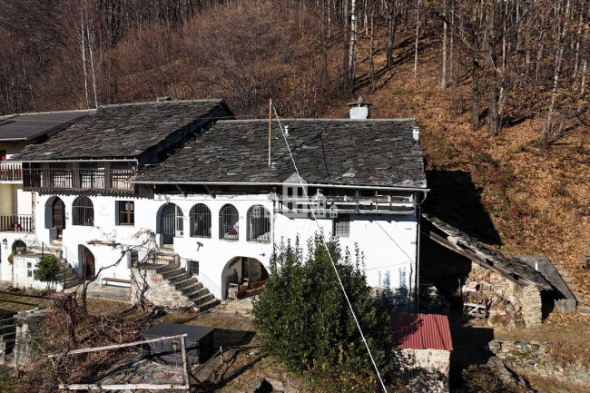 Casa semindipendente in vendita a Valchiusa