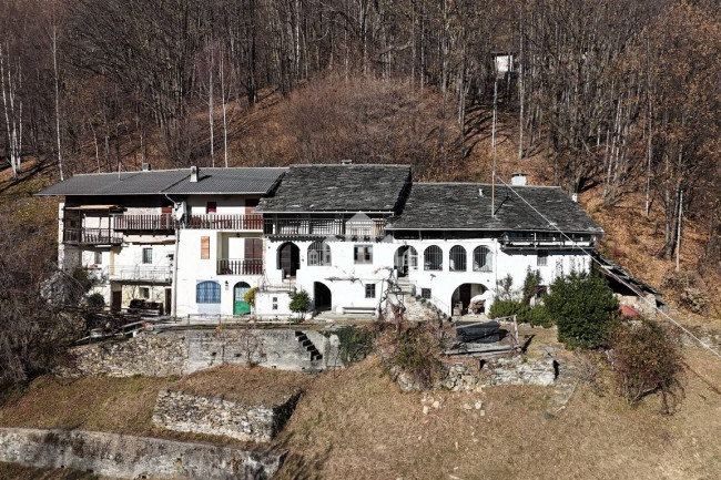 Casa semindipendente in vendita a Valchiusa