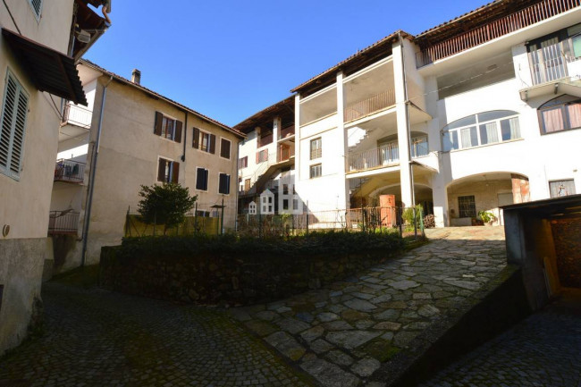 Casa semindipendente in vendita a Val di Chy