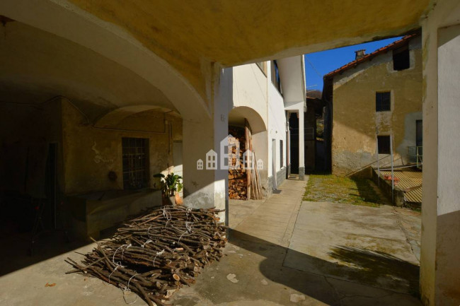 Casa semindipendente in vendita a Val di Chy