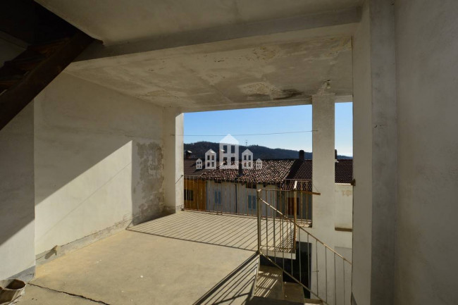 Casa semindipendente in vendita a Val di Chy