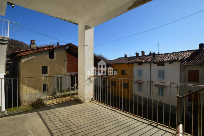 Casa semindipendente in vendita a Val di Chy