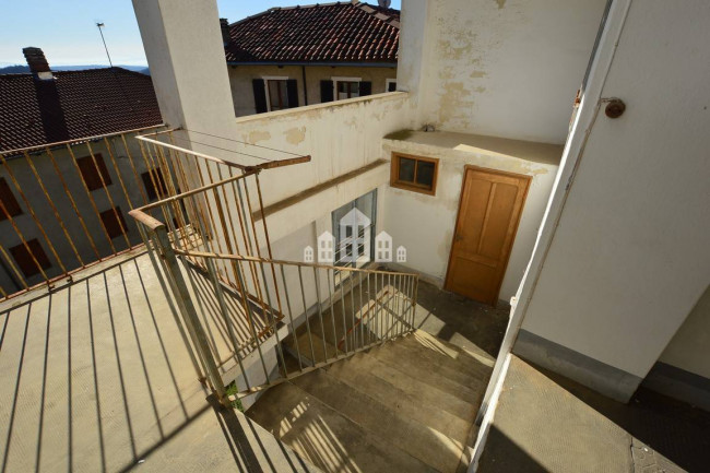 Casa semindipendente in vendita a Val di Chy