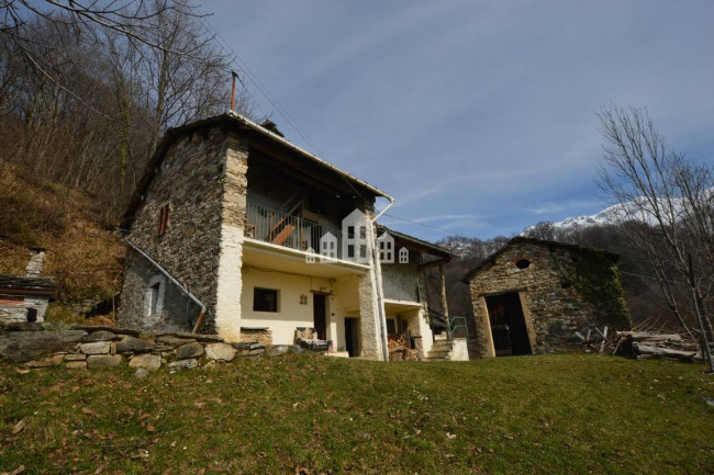 Casa semindipendente in vendita a Traversella