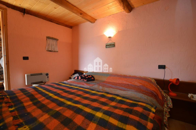 Casa semindipendente in vendita a Traversella