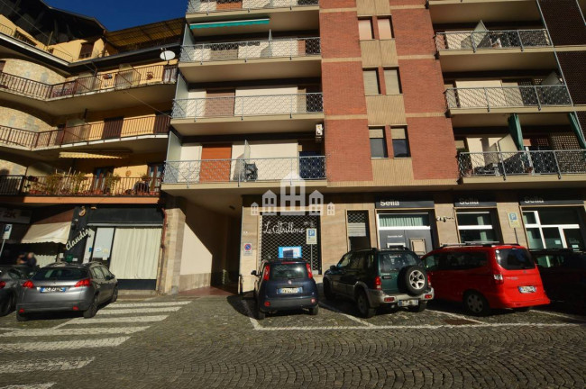 Locale commerciale in vendita a Pont-Canavese