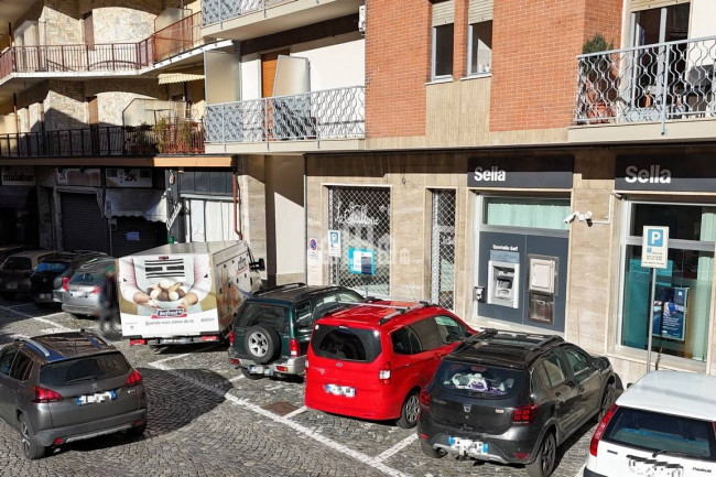 Locale commerciale in vendita a Pont-Canavese