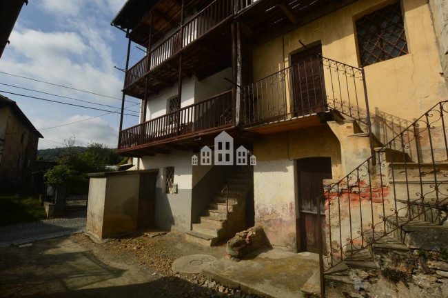 Casa semindipendente in vendita a Rueglio