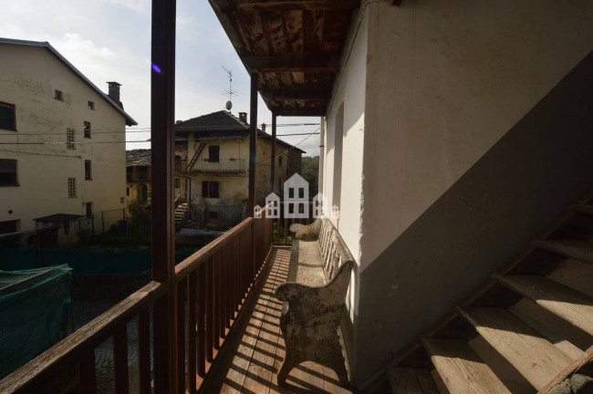 Casa semindipendente in vendita a Rueglio
