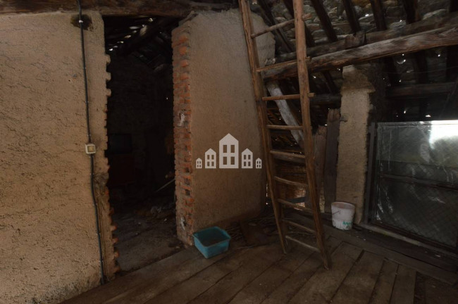 Casa semindipendente in vendita a Rueglio