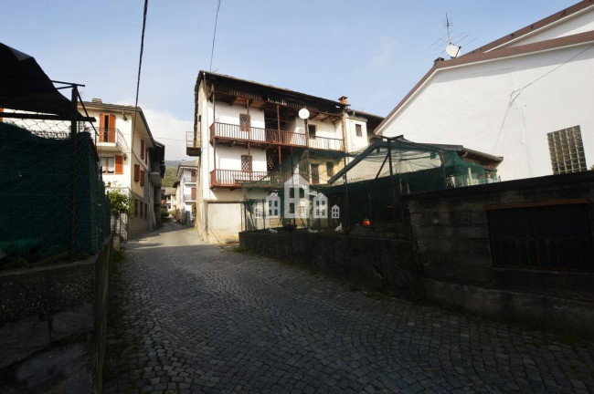 Casa semindipendente in vendita a Rueglio