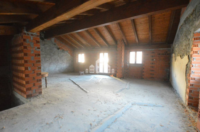 Casa semindipendente in vendita a Brosso