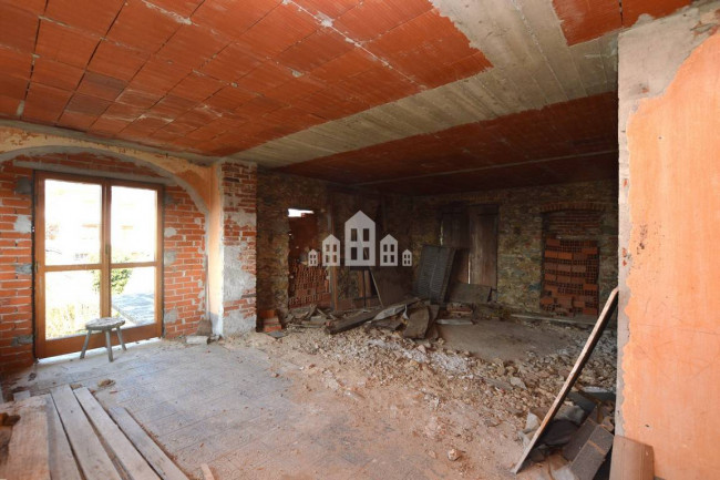 Casa semindipendente in vendita a Val di Chy