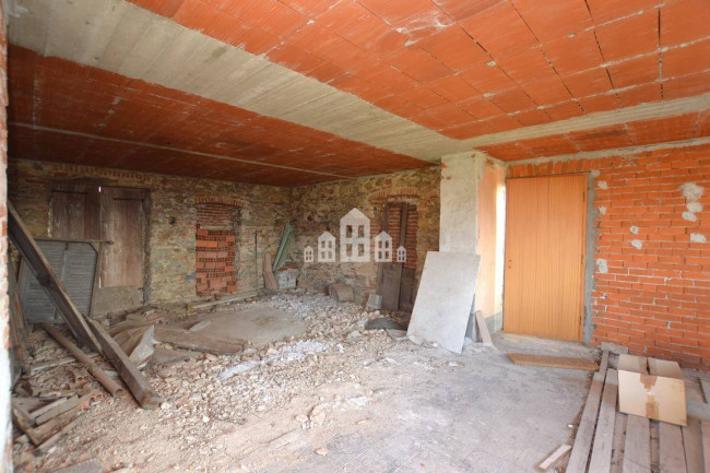 Casa semindipendente in vendita a Val di Chy