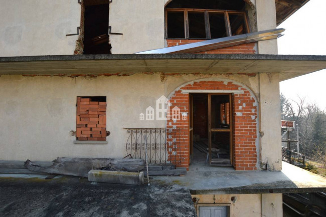 Casa semindipendente in vendita a Val di Chy