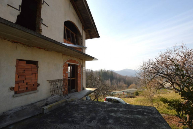 Casa semindipendente in vendita a Val di Chy