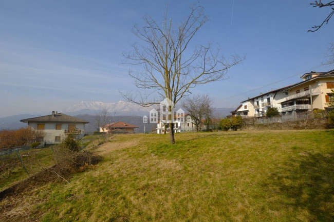 Casa semindipendente in vendita a Val di Chy