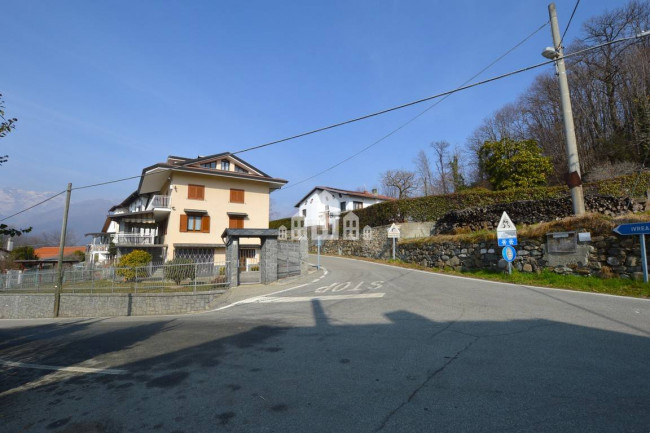 Casa semindipendente in vendita a Val di Chy