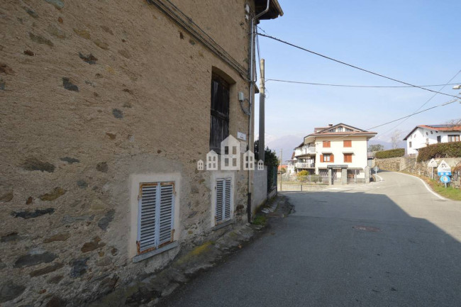 Casa semindipendente in vendita a Val di Chy