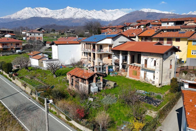 Casa semindipendente in vendita a Val di Chy