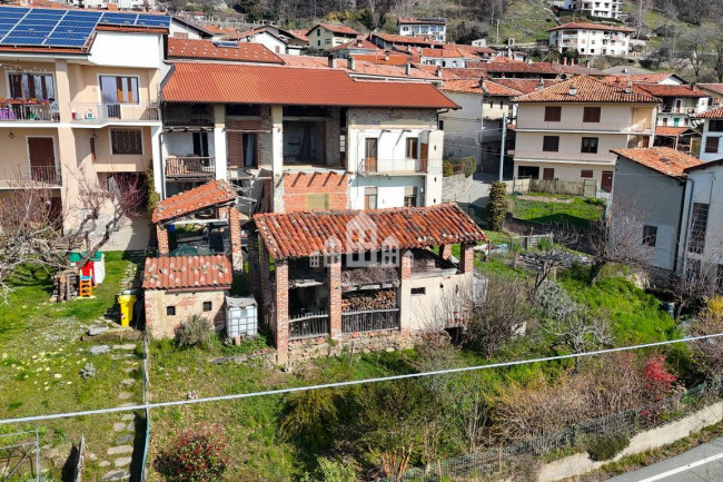 Casa semindipendente in vendita a Val di Chy
