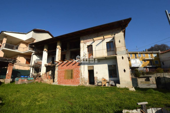 Casa semindipendente in vendita a Val di Chy