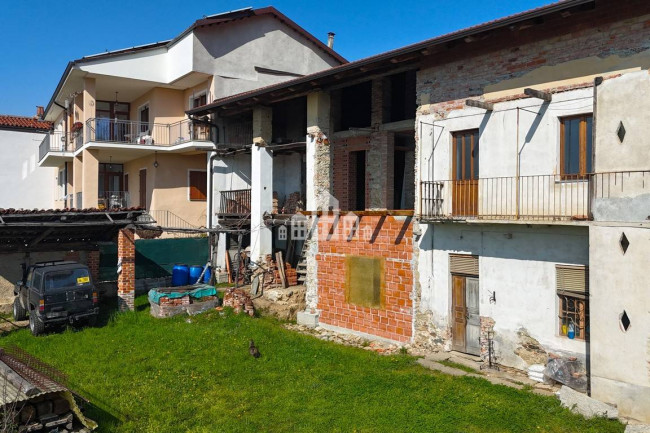Casa semindipendente in vendita a Val di Chy