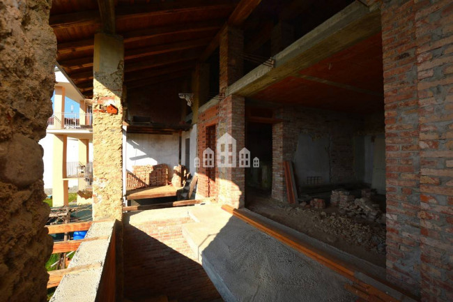 Casa semindipendente in vendita a Val di Chy