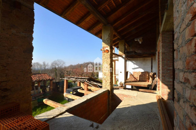 Casa semindipendente in vendita a Val di Chy