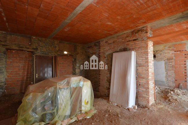 Casa semindipendente in vendita a Val di Chy