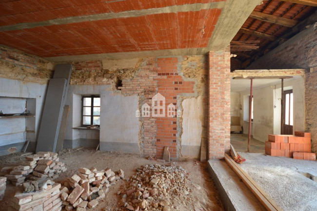 Casa semindipendente in vendita a Val di Chy