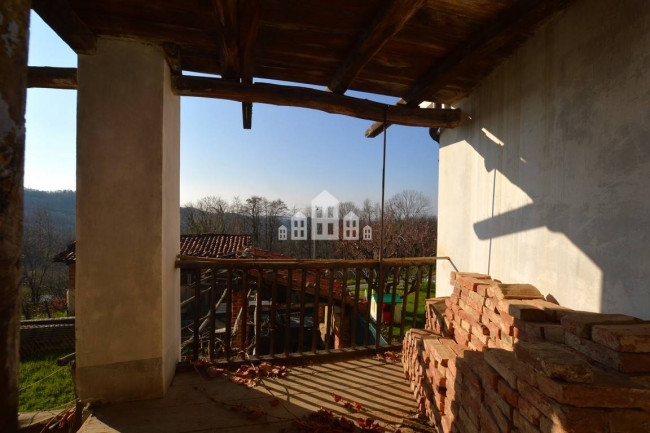 Casa semindipendente in vendita a Val di Chy