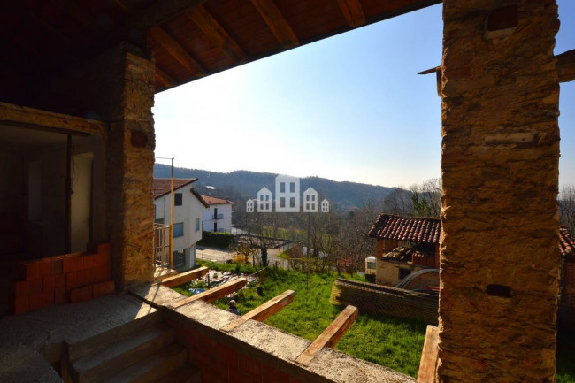 Casa semindipendente in vendita a Val di Chy